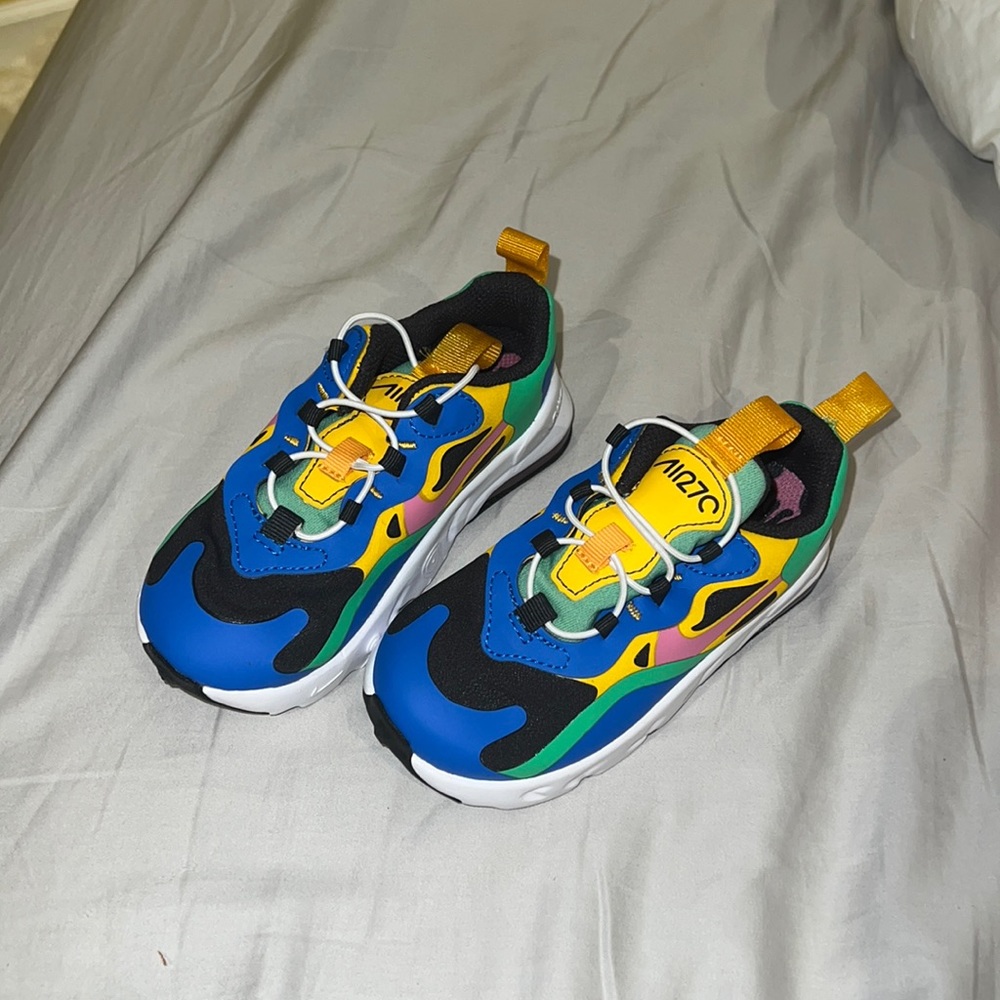 Kids sneakers